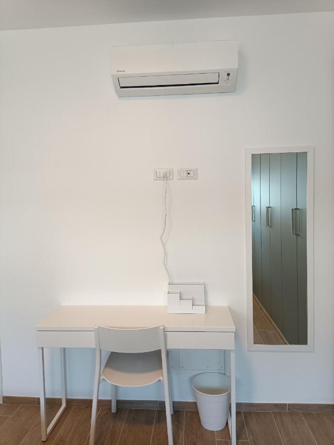 Bilocale A Rho In Classe A Con Garage Exterior photo